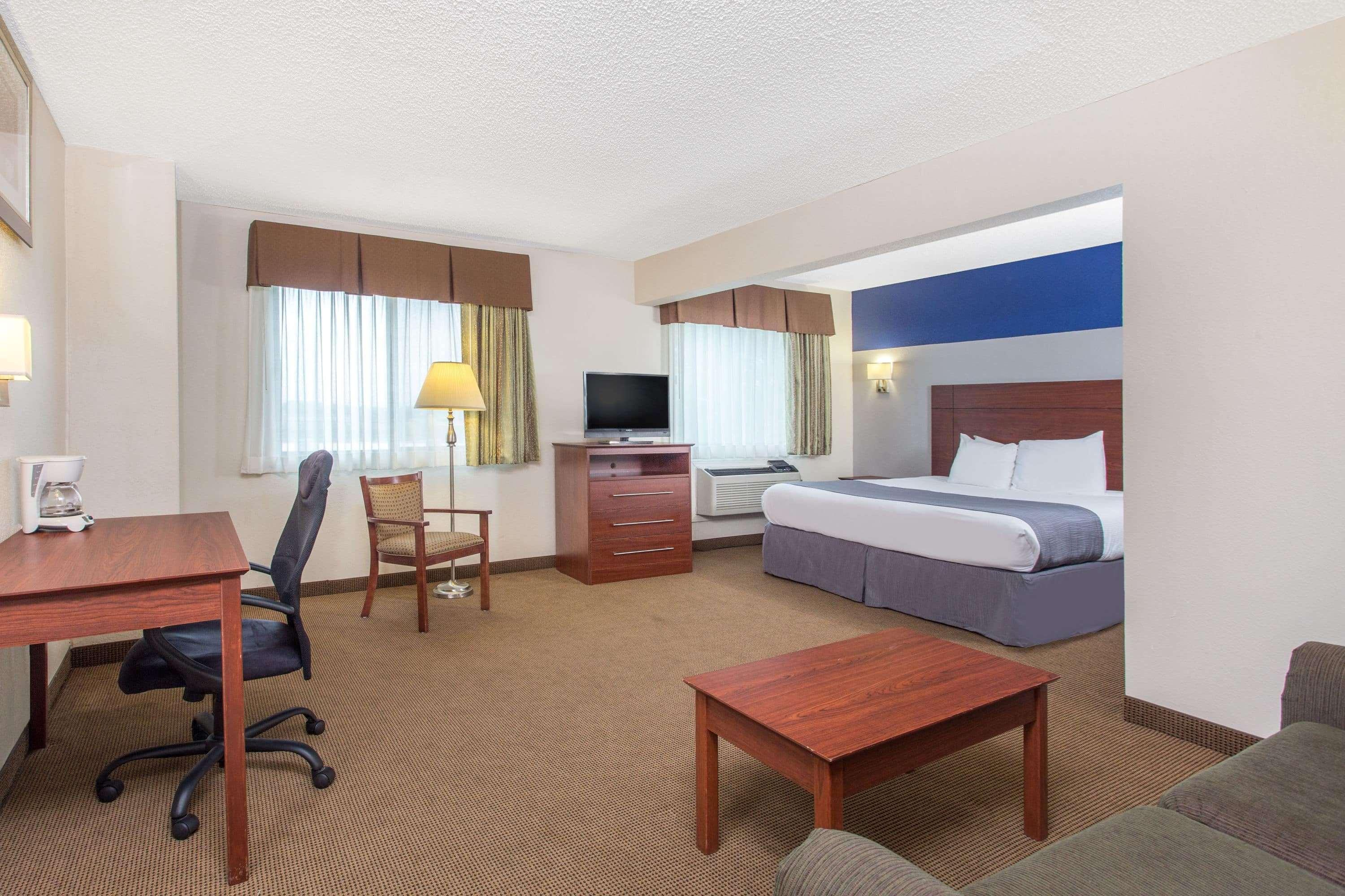 Baymont By Wyndham Dubuque Hotel Exterior foto