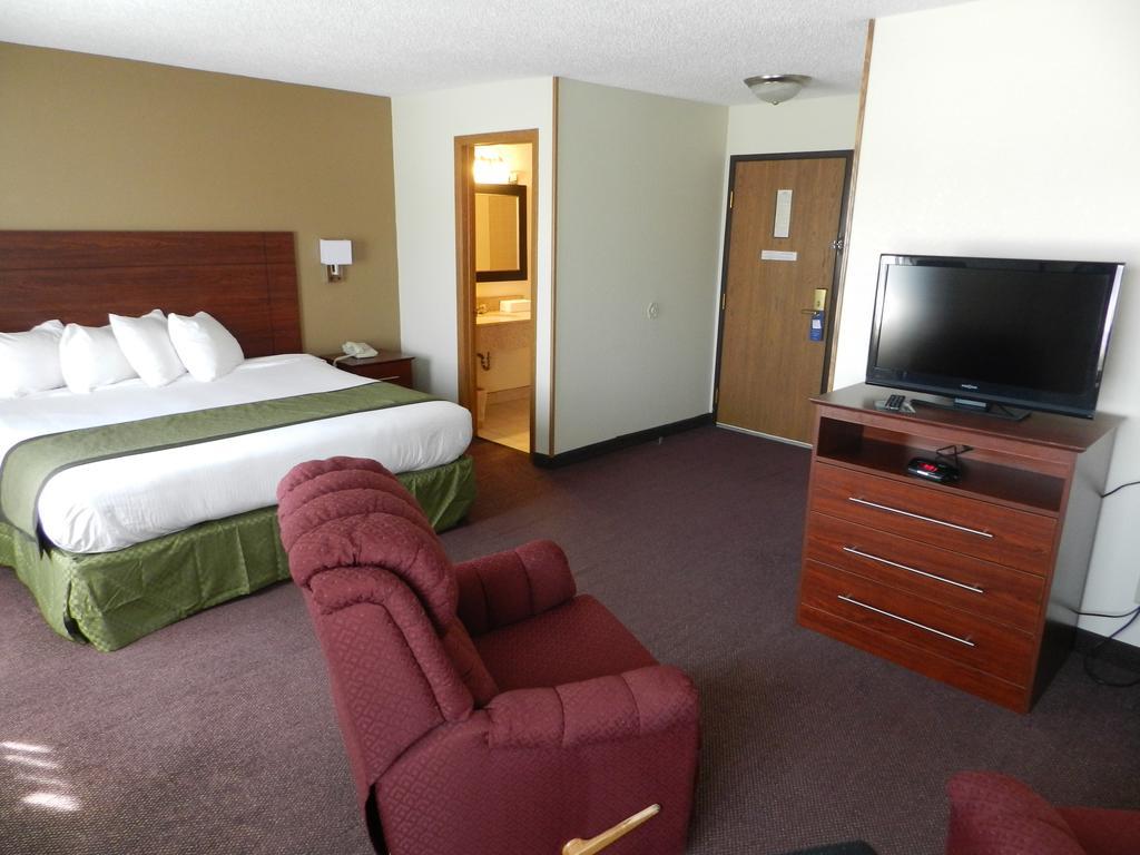 Baymont By Wyndham Dubuque Hotel Exterior foto